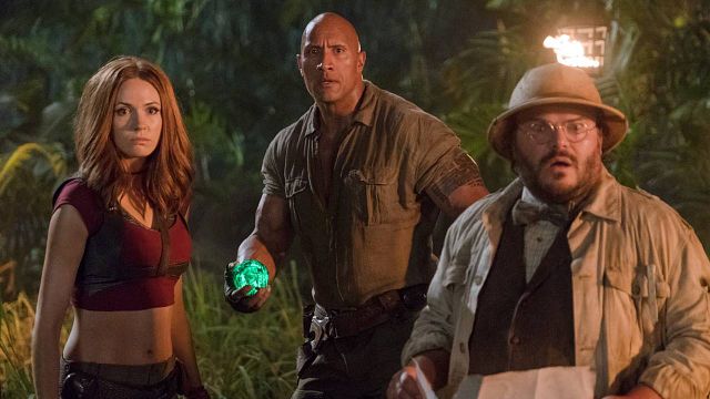 Imagem da notícia Jumanji: Dwayne Johnson e Karen Gillan surgem juntos em foto de bastidores da continuação