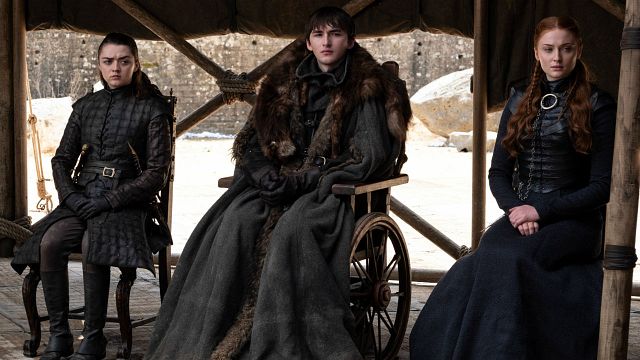Imagem da notícia Game of Thrones: Fãs encontram garrafa descartável em cena do episódio final 
