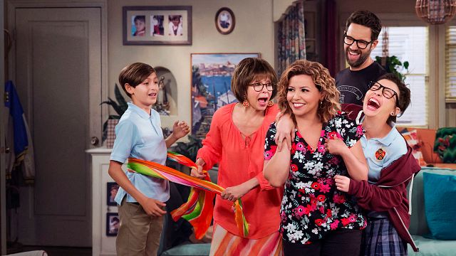Imagem da notícia One Day At a Time: Elenco reage ao retorno da série