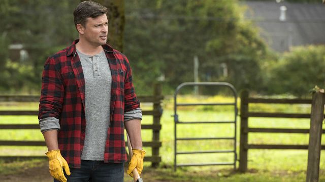 Imagem da notícia Crise das Infinitas Terras: Jon Cryer revela como foi trabalhar com Tom Welling e Brandon Routh