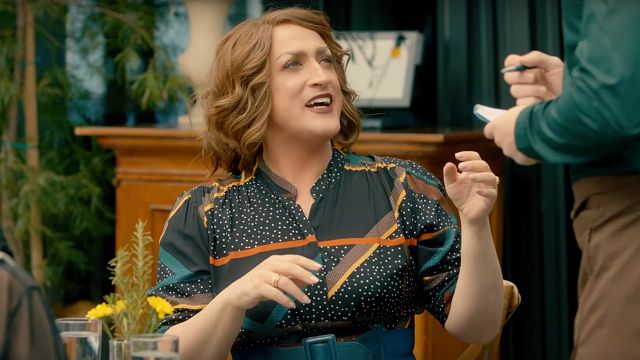 Imagem da notícia Minha Mãe É uma Peça 3: Dona Hermínia tem dificuldades com um garçom americano em nova cena