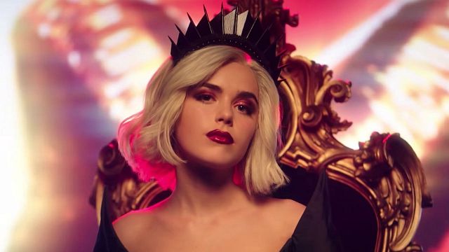 Imagem da notícia O Mundo Sombrio de Sabrina: Criador compara 4ª temporada com The Crown