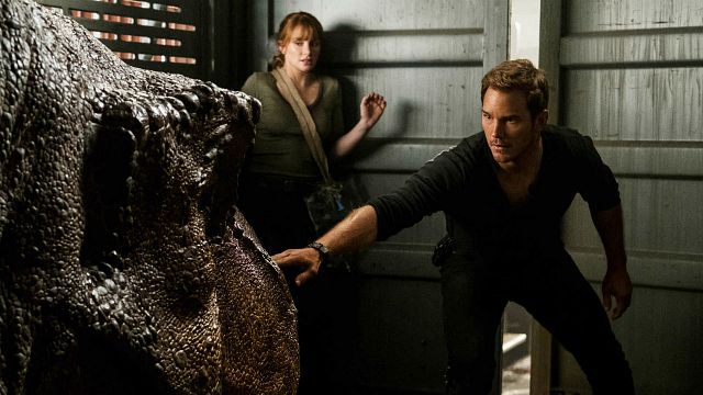 Imagem da notícia Jurassic World 3: Diretor revela vislumbre de dinossauro para sequência