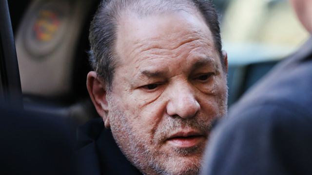 Harvey Weinstein é considerado culpado de acusações de estupro e agressão sexual