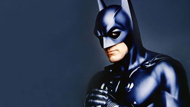 Imagem da notícia George Clooney afirma que "dói fisicamente" assistir sua atuação como Batman