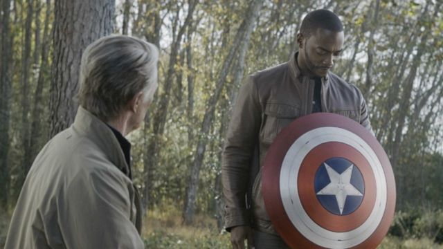 Vingadores: Sebastian Stan e Anthony Mackie melhoraram cena final do Capitão América em Ultimato