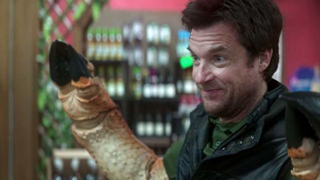 Imagem da notícia Esquadrão Trovão: Entenda como Jason Bateman ganhou as patas de caranguejo no filme da Netflix 