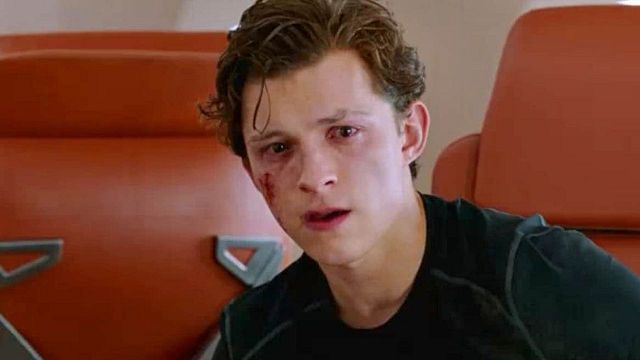 Imagem da notícia Homem-Aranha: Tom Holland aparece extremamente machucado em nova foto