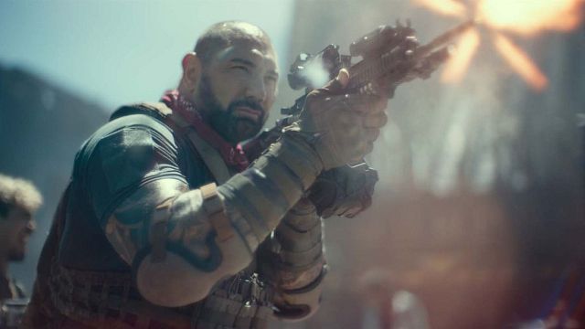 Imagem da notícia Exército de Ladrões - Invasão da Europa: Por que o filme de Zack Snyder não explica a origem dos zumbis robôs?
