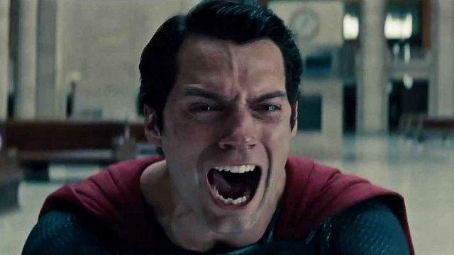 Imagem da notícia Henry Cavill improvisou cena polêmica do Superman chorando em Homem de Aço