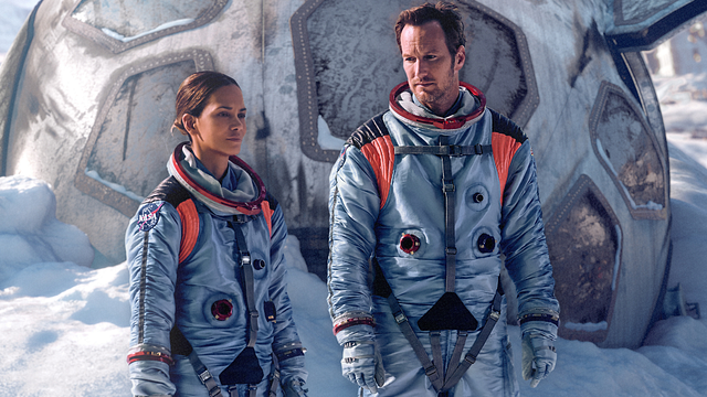 Imagem da notícia Moonfall: A Lua está prestes a colidir com a Terra em novo filme do diretor de Independence Day