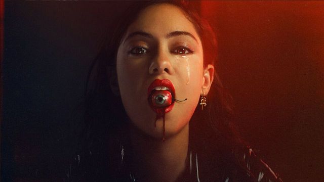 Imagem da notícia Cena de sexo bizarra em série de terror da Netflix viraliza e deixa as pessoas traumatizadas; veja as reações