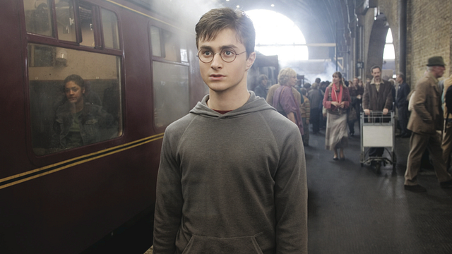 Imagem da notícia Harry Potter: Por que Daniel Radcliffe consultou um psicólogo para A Ordem da Fênix?