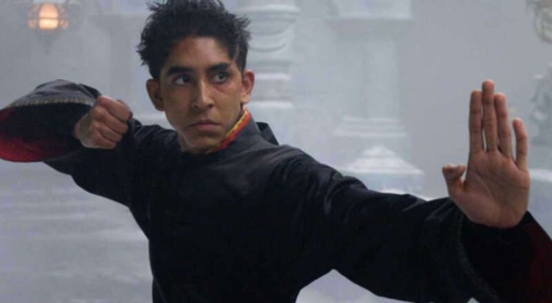 Dev Patel em O Último Mestre do Ar