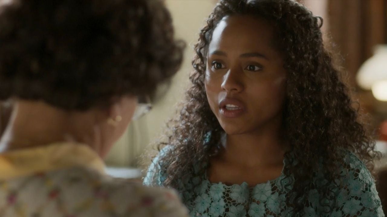 Beatriz conta para Carmem o que descobriu