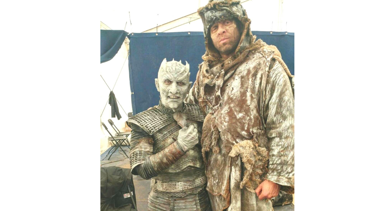 Adam Basil ao lado do Rei da Noite (Vladimir Furdik) no set de Game of Thrones.