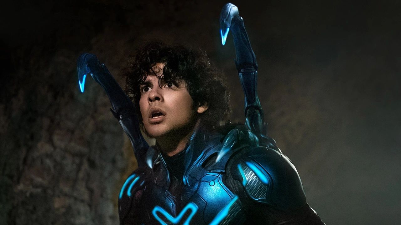 Xolo Maridueña em Besouro Azul.