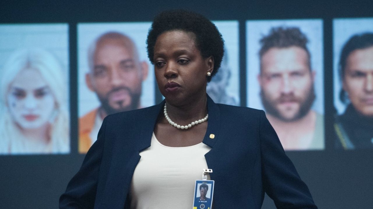 Viola Davis como Amanda Waller em Esquadrão Suicida.