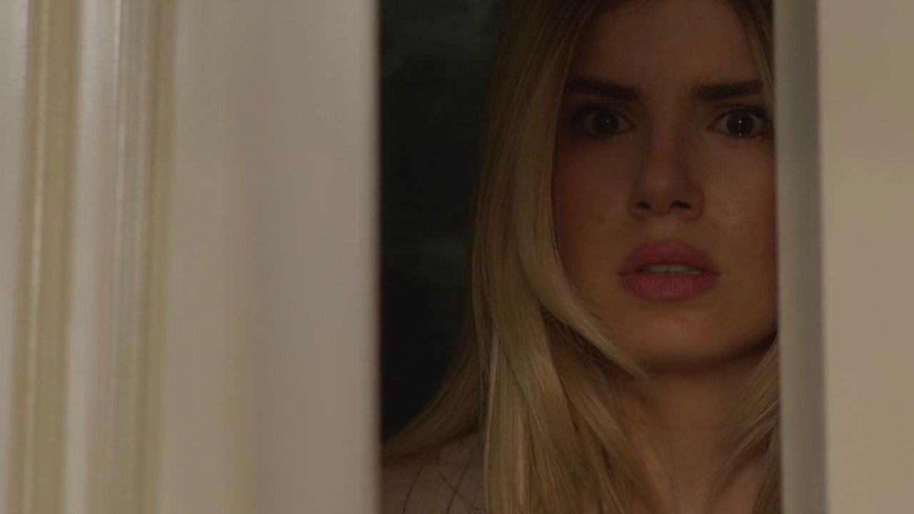 Sofia (Camila queiroz) descobre segredo sobre Átila (Herson Capri)