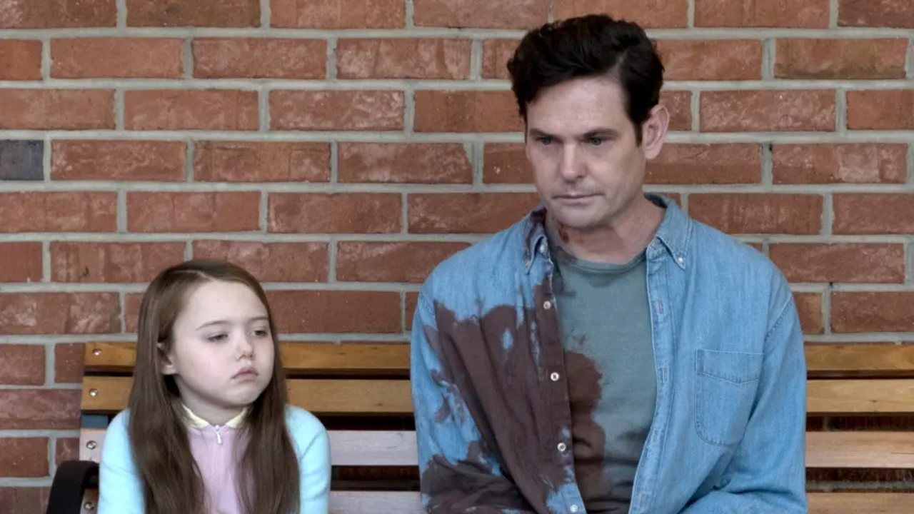 Henry Thomas em A Maldição da Residência Hill