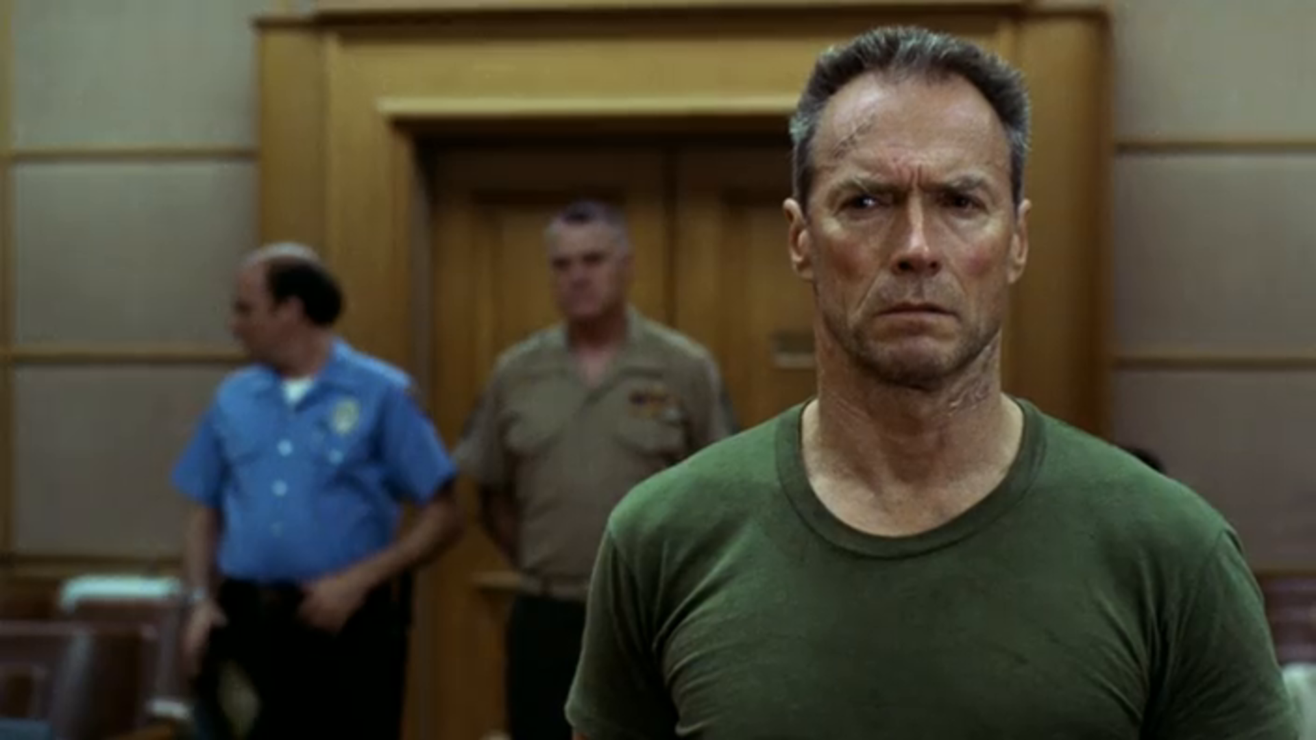 Clint Eastwood vive o militar Tom Highway