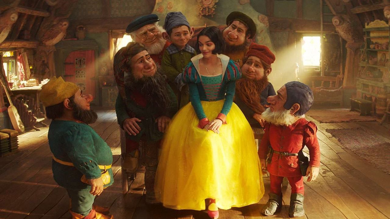 A única imagem oficial de Rachel Zegler como Branca de Neve (até agora)