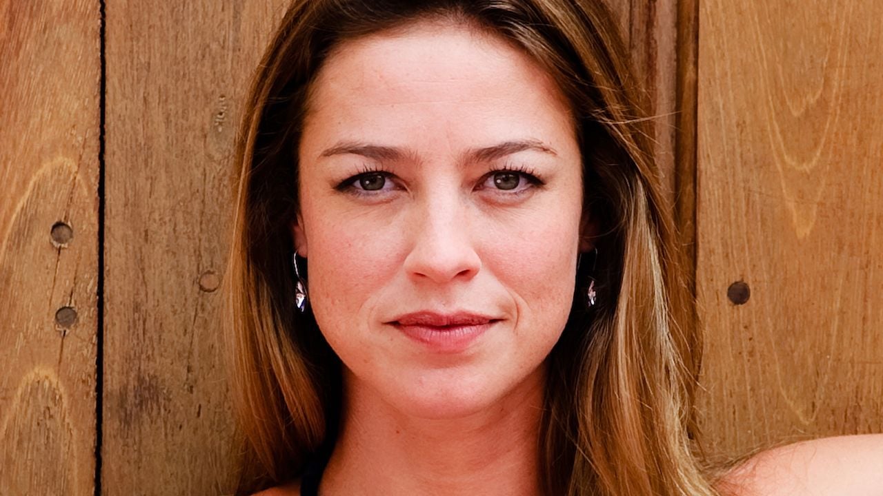 Luana Piovani seria a Paula de Anjo Mau (1997) e foi substituída por Alessandra Negrini