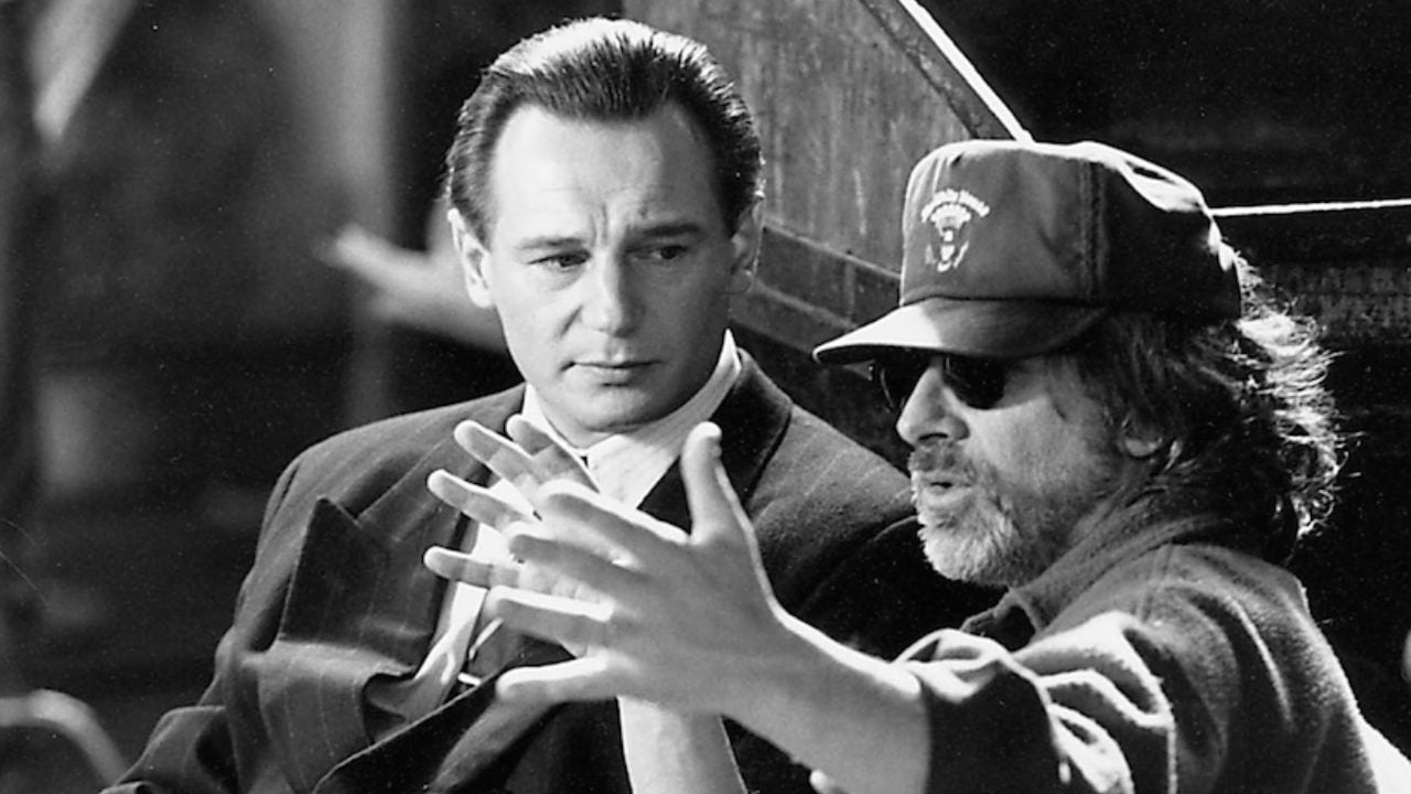 Liam Neeson e Steven Spielberg durante as gravações de A Lista de Schindler