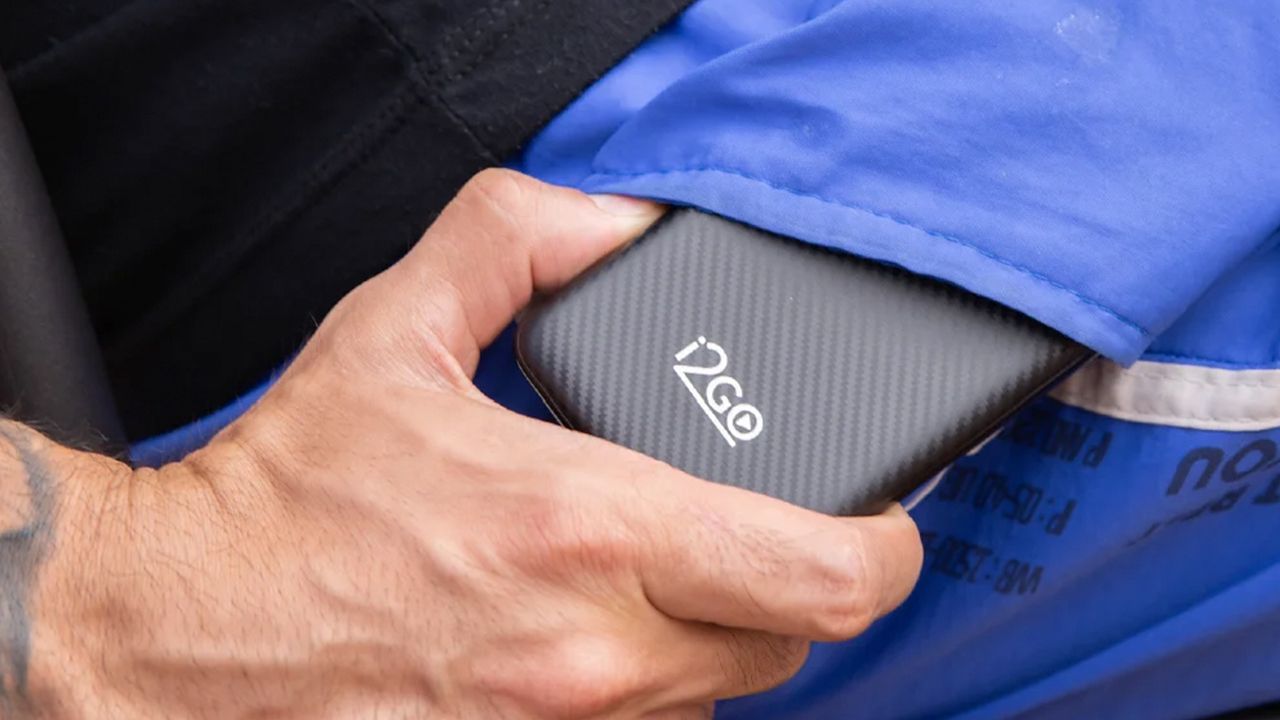Power bank i2GO cabe no bolso