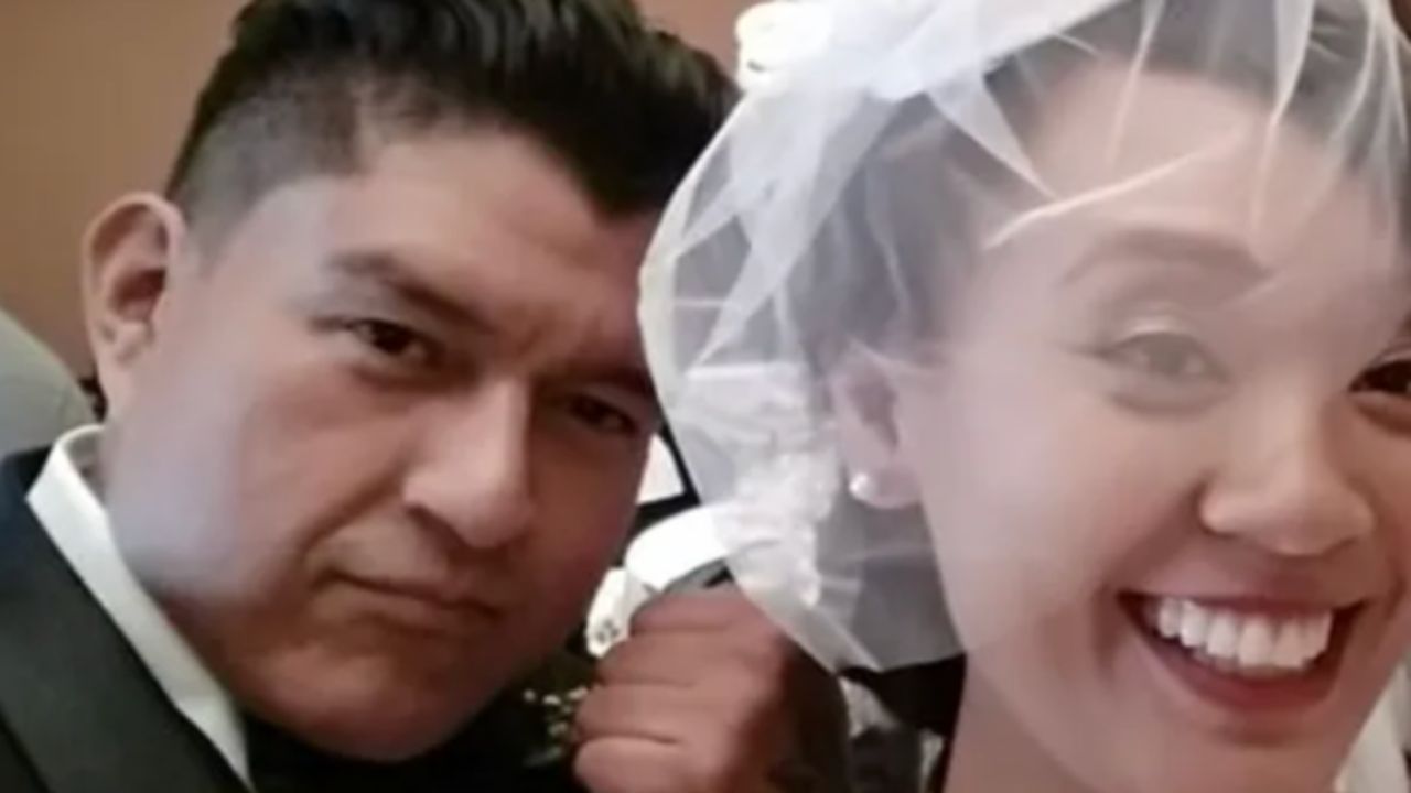 À esquerda, J.C. Osorio, técnico de iluminação de morreu no set de Wonder Man.
