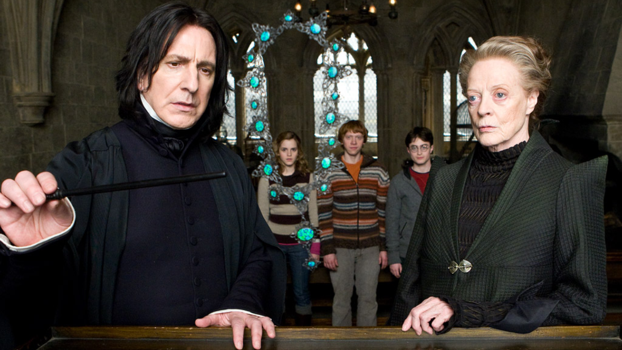 Snape, Hermione, Rony, Harry e McGonagall em cena de O Enigma do Príncipe.