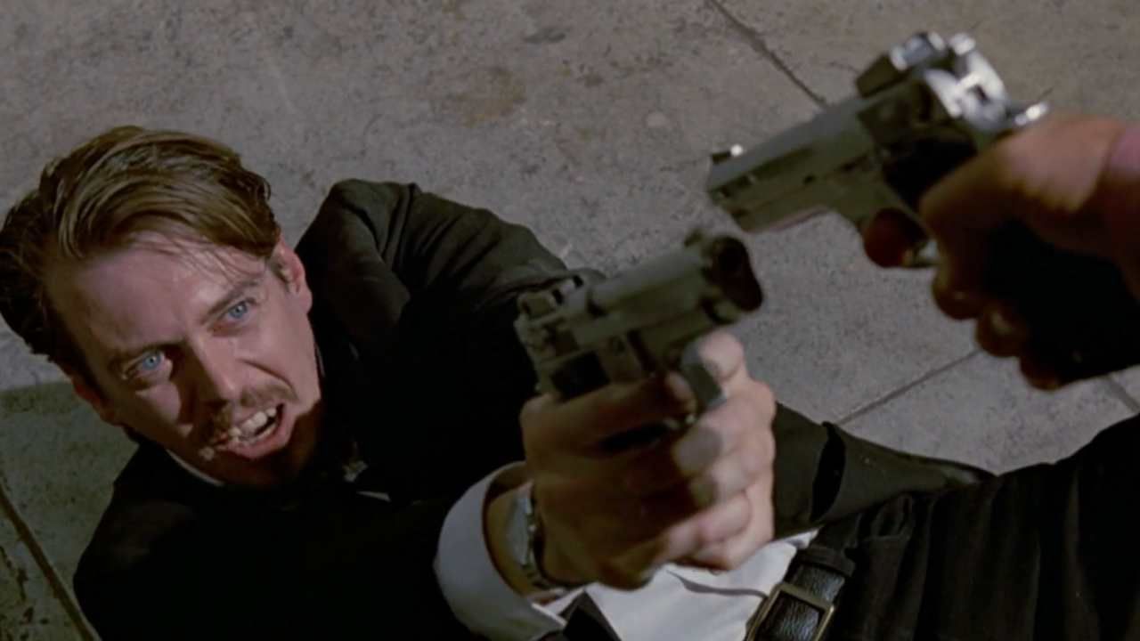 Steve Buscemi em cena de Cães de Aluguel.