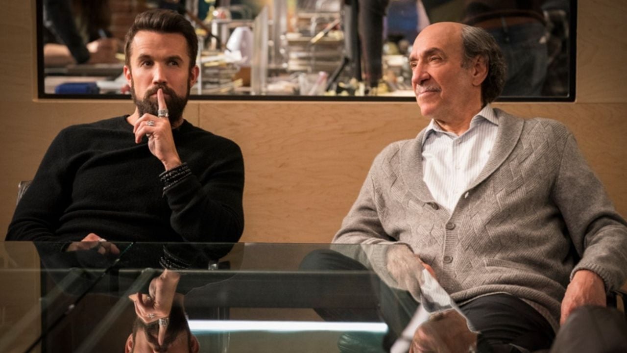 Rob McElhenney e F. Murray Abraham em Mythic Quest.