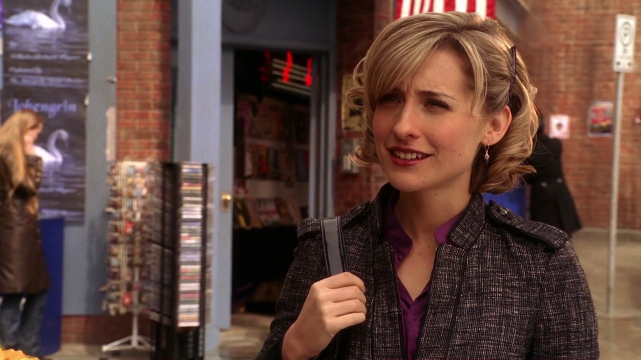 Atriz De Smallville Acusada De Ajudar Culto Sexual Allison Mack Sai Da Cadeia Mesmo Após Se