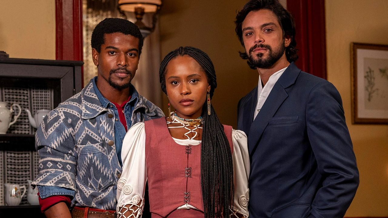 Tonho (Ronald Sotto), Alika (Duda Santos) e (Rodrigo Simas).