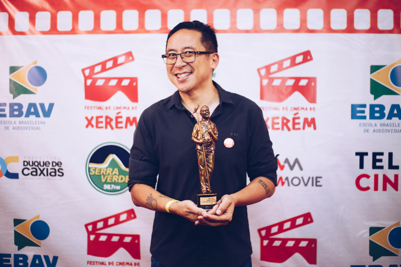 Hsu Chien foi um dos homenageados da 1° edição do Festival de Cinema de Xerém, e recebeu o Troféu Zeca Pagodinho.