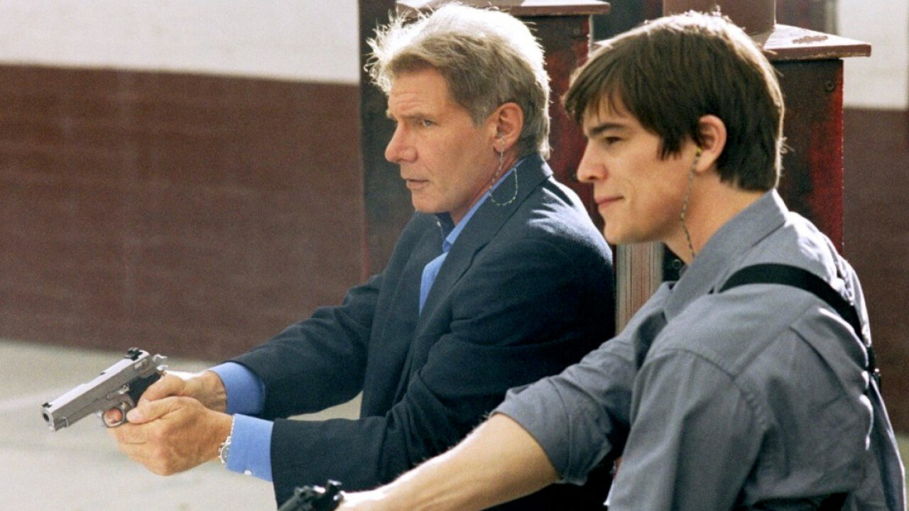 Harrison Ford e Josh Hartnett em cena de Divisão de Homicídios.