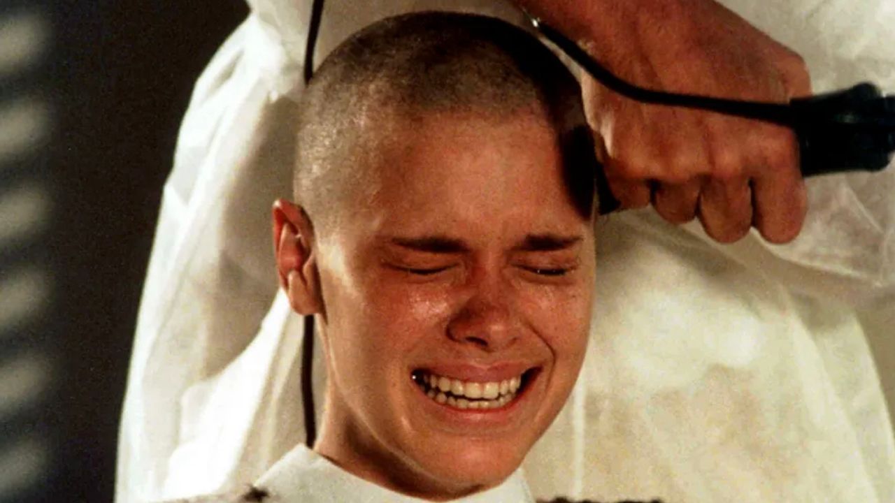 Carolina Dieckmmann na cena que marcou sua história na televisão