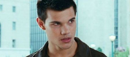 Taylor Lautner está fora de Stretch Armstrong
