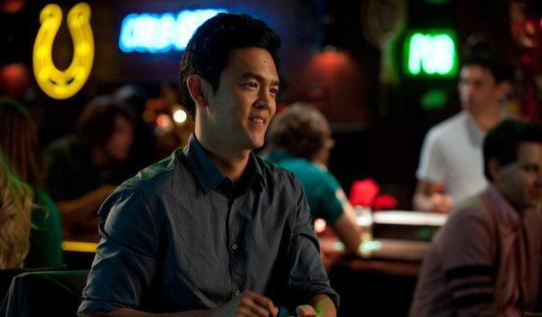 Go On : Go On : Fotos John Cho - 90 no 148 - AdoroCinema