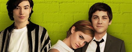 Comédia dramática com Emma Watson ganha cartaz e trailer