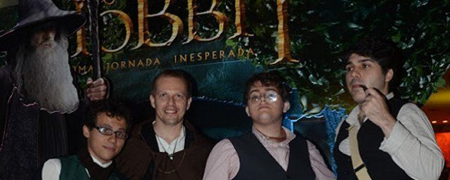 Fãs brasileiros de O Hobbit vão fantasiados à pré-estreia do filme
