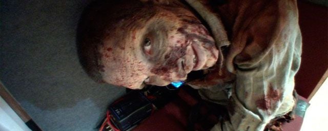 Andrew Lincoln e fã de The Walking Dead pregam peça em Norman Reedus