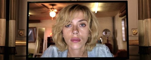 Exclusivo: Scarlett Johansson se exibe para Morgan Freeman em clipe legendado de Lucy