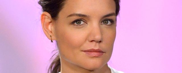 Katie Holmes vai estrear como diretora em drama sobre mãe e filha lutando contra a pobreza