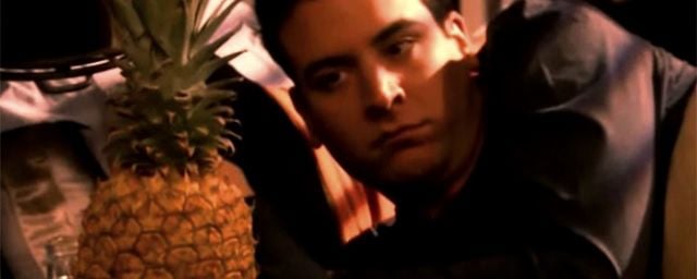 Vídeo revela o mistério do abacaxi de How I Met Your Mother