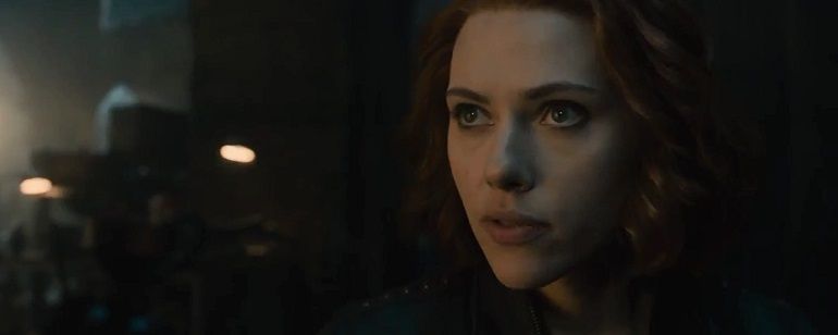 Viúva Negra resgata o escudo do Capitão América em novo trailer de Vingadores: Era de Ultron