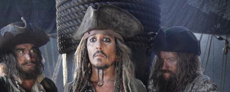 Johnny Depp surge bem... amarrado na primeira imagem oficial de Piratas do Caribe 5