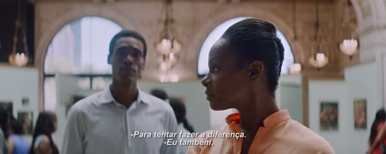 Casal mais poderoso dos Estados Unidos encontra o amor no trailer legendado de Michelle e Obama
