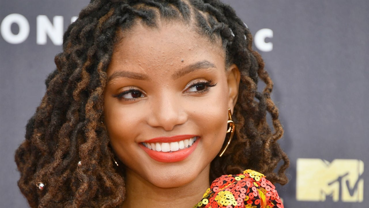 A Pequena Sereia: Quem é Halle Bailey, a nova princesa Ariel da Disney?